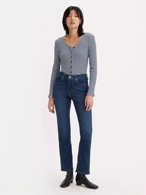 Levis Classic Straight Jeans Womens 6 Dark Blue Wash Everyday Denim